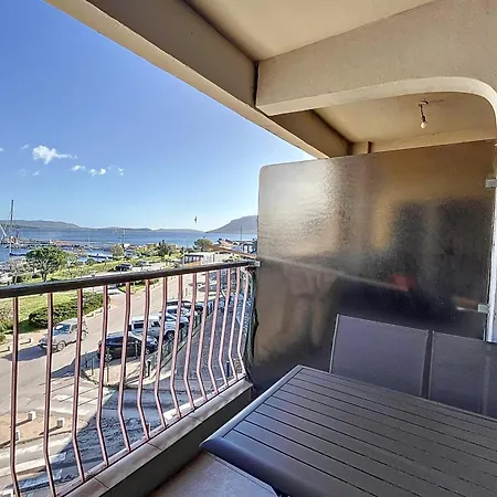 Pretty Cocoon With Harbour View Apartman