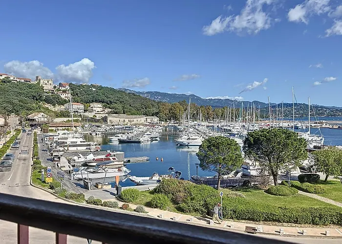 Pretty Cocoon With Harbour View Apartman