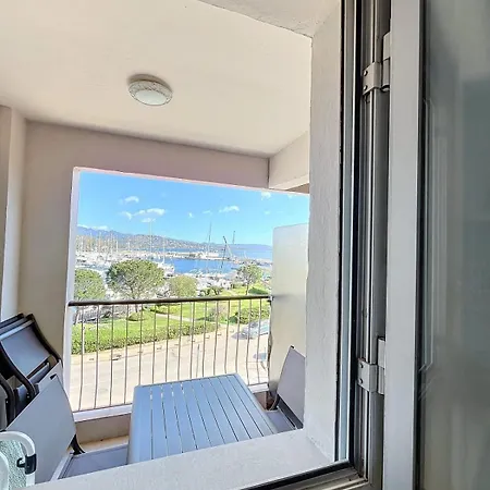 Pretty Cocoon With Harbour View *